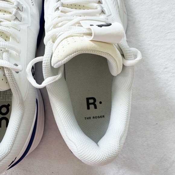 On ‘The Roger’ Pro M white - Picture 9 of 12